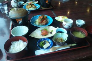 海辺でランチ